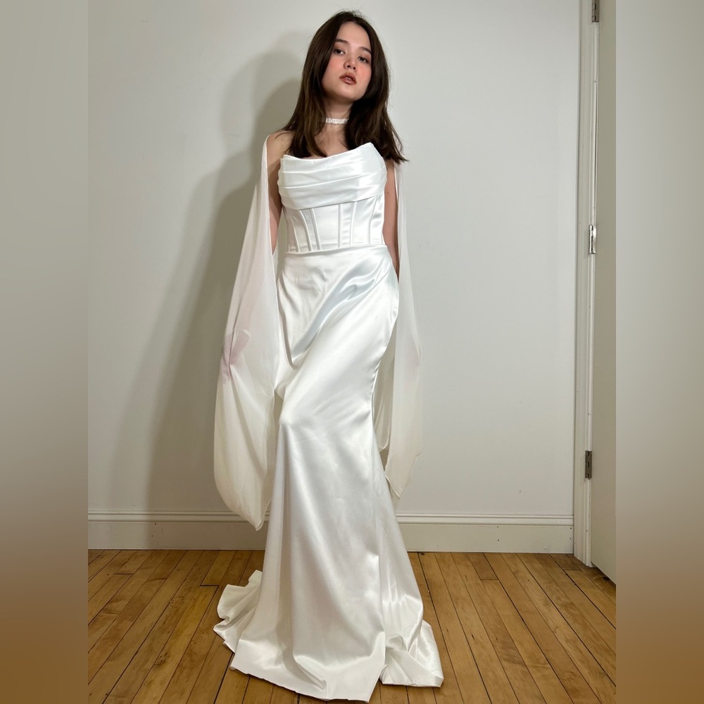 MOONLIGHT Modern Corset Satin with Detachable Overskirt Bridal Dress - Picture 9 of 10